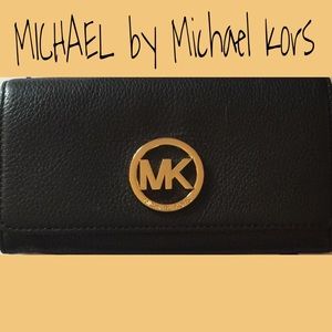 Michael Kors Fulton Carryall Wallet